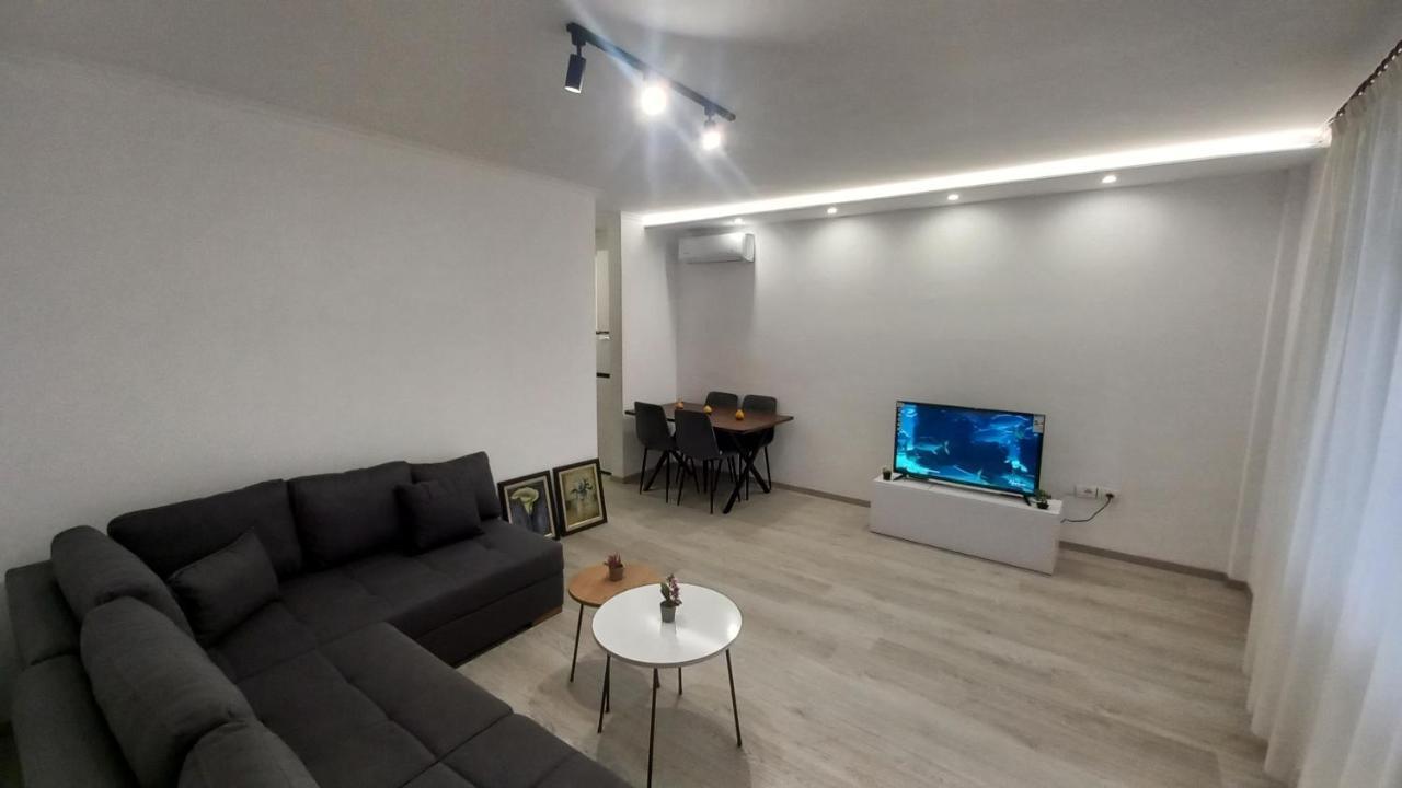 Flowers Guesthouse Tirana Zewnętrze zdjęcie