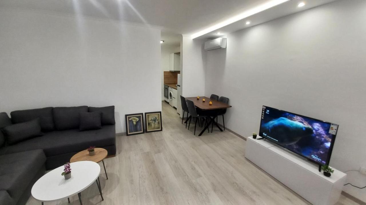 Flowers Guesthouse Tirana Zewnętrze zdjęcie