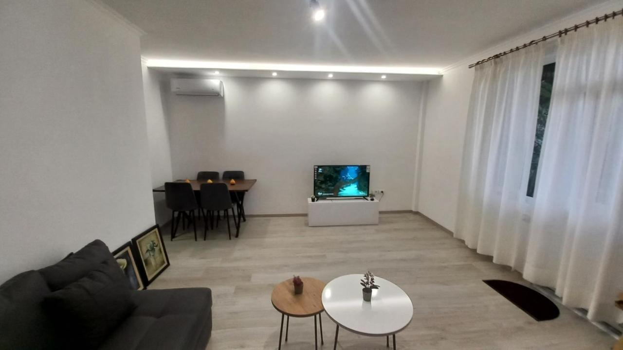 Flowers Guesthouse Tirana Zewnętrze zdjęcie