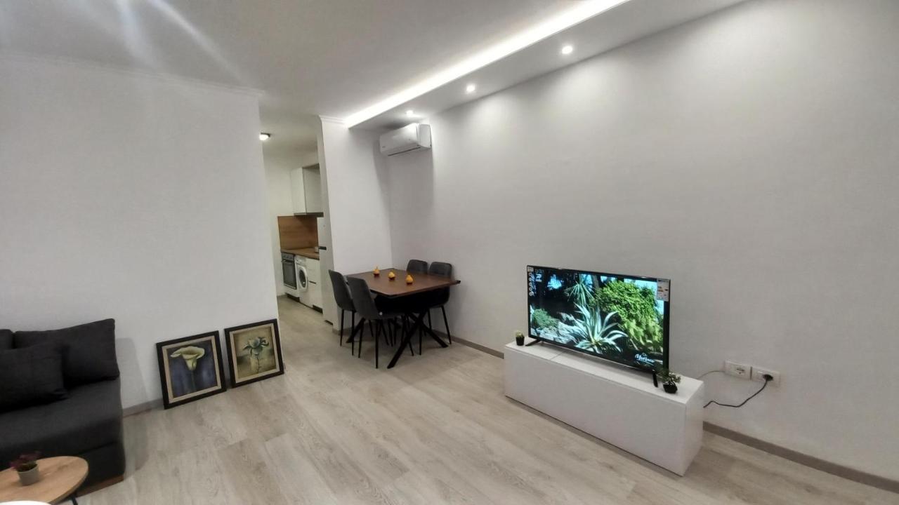 Flowers Guesthouse Tirana Zewnętrze zdjęcie