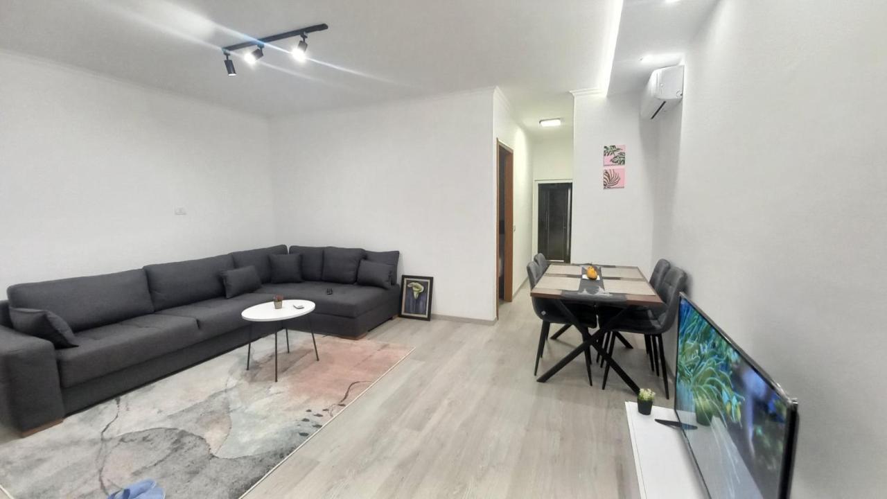 Flowers Guesthouse Tirana Zewnętrze zdjęcie