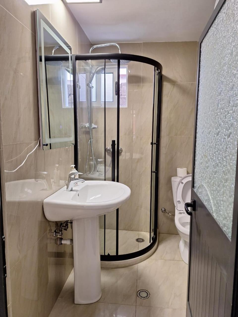 Flowers Guesthouse Tirana Zewnętrze zdjęcie