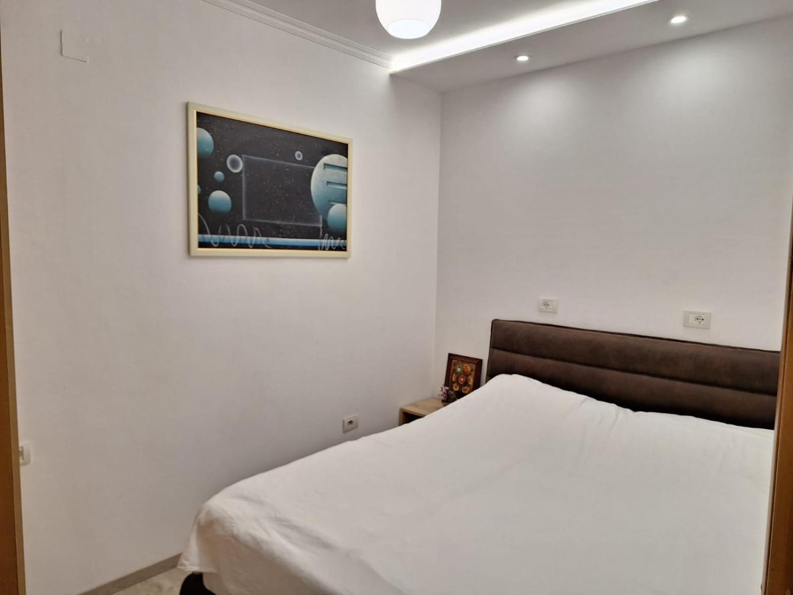 Flowers Guesthouse Tirana Zewnętrze zdjęcie