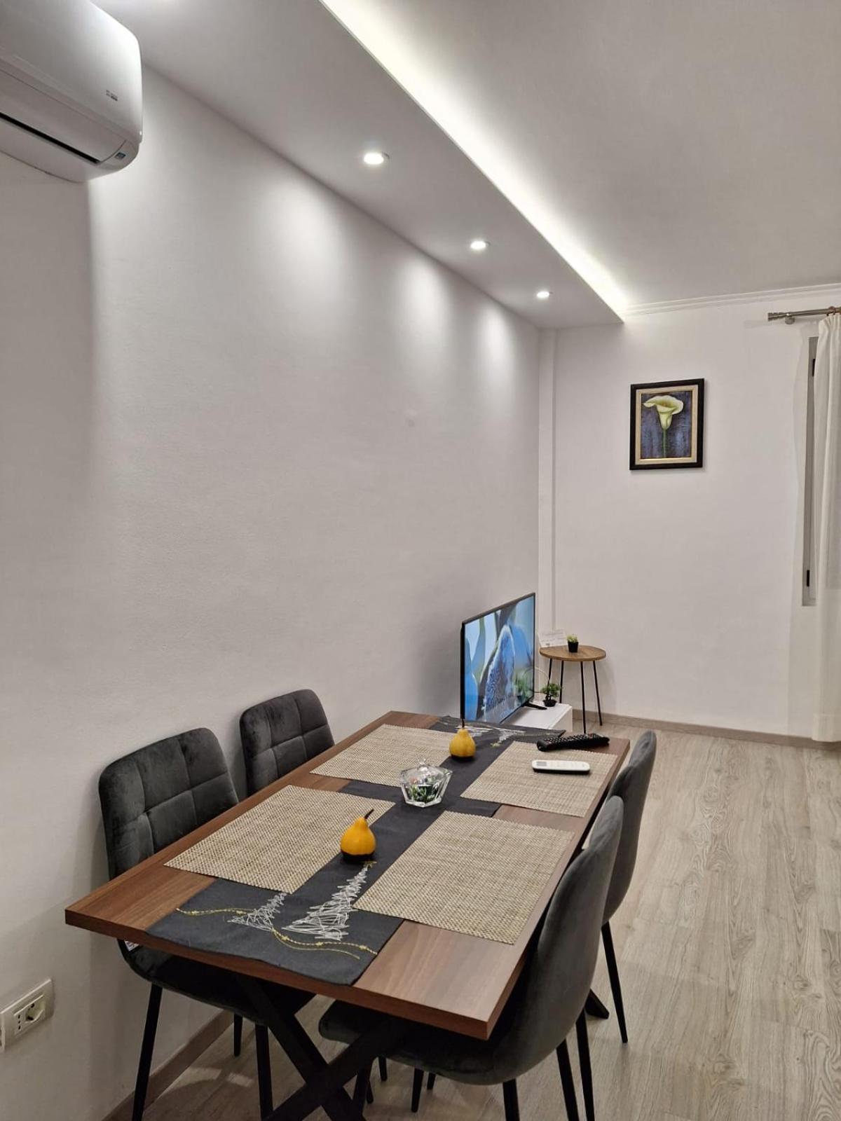 Flowers Guesthouse Tirana Zewnętrze zdjęcie