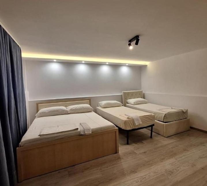 Flowers Guesthouse Tirana Zewnętrze zdjęcie