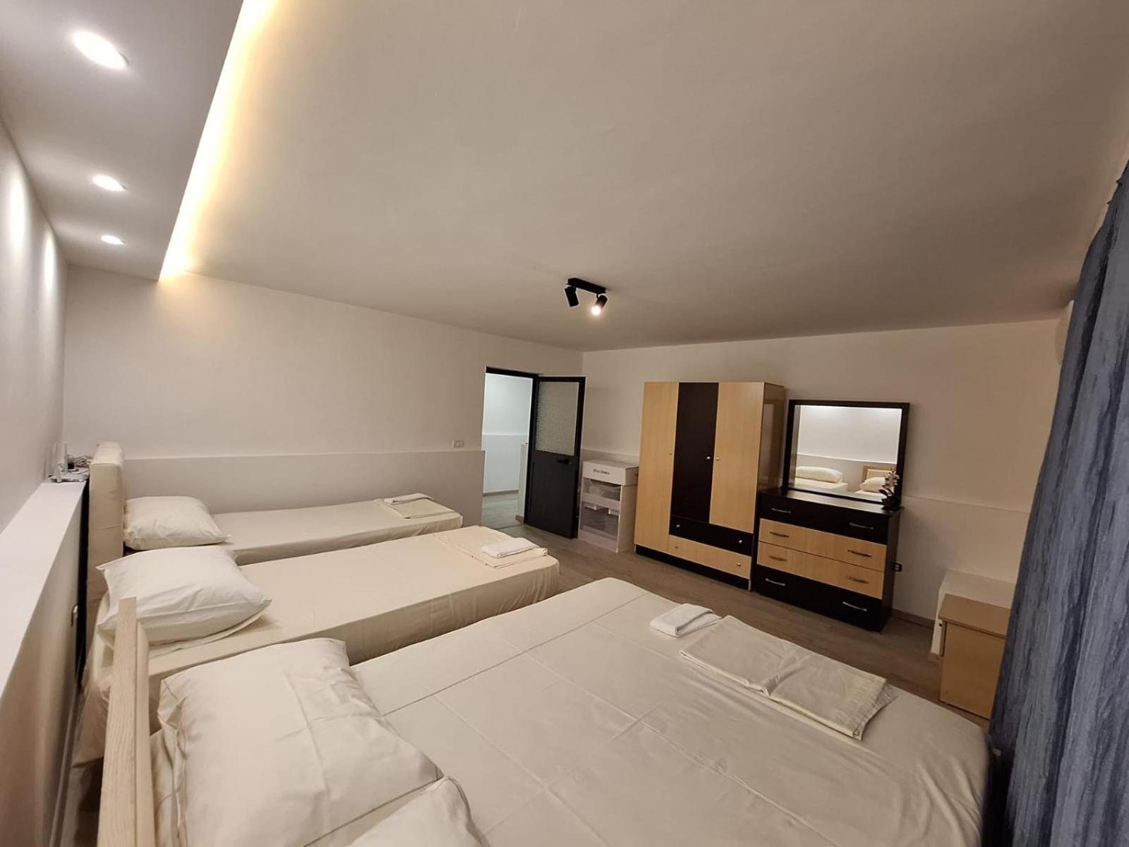 Flowers Guesthouse Tirana Zewnętrze zdjęcie