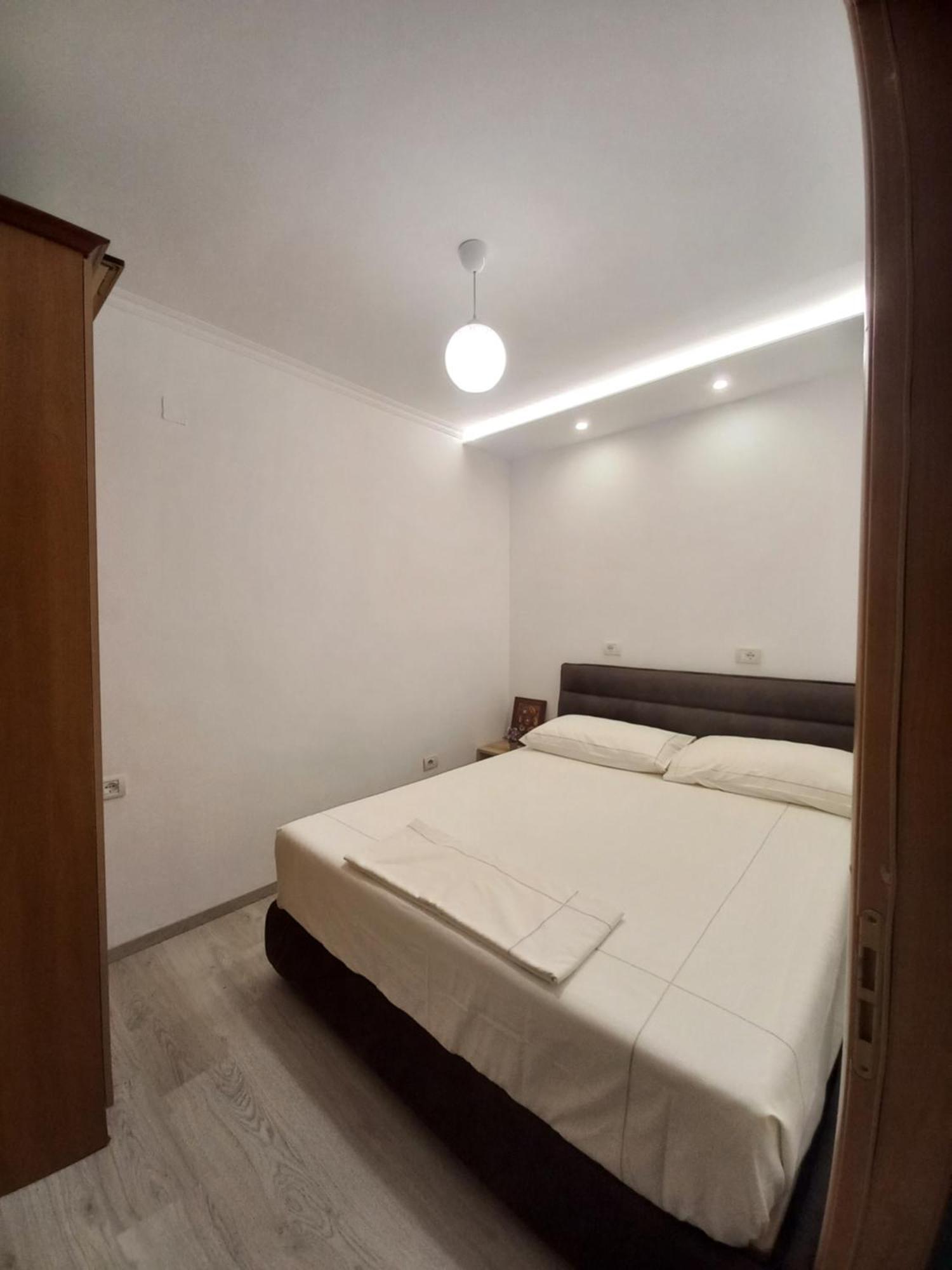 Flowers Guesthouse Tirana Zewnętrze zdjęcie